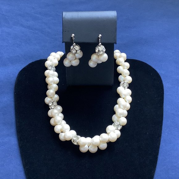Pearl & Rhinestone Jewelry Set – Necklace & Pierced Earrings - Picture 8 of 10